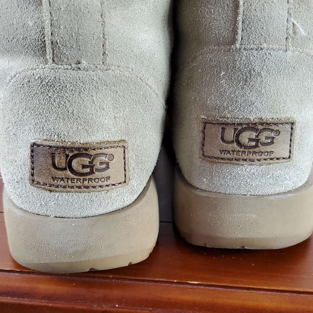UGG Cream Suede Boots - 5 - Picture 7 of 13